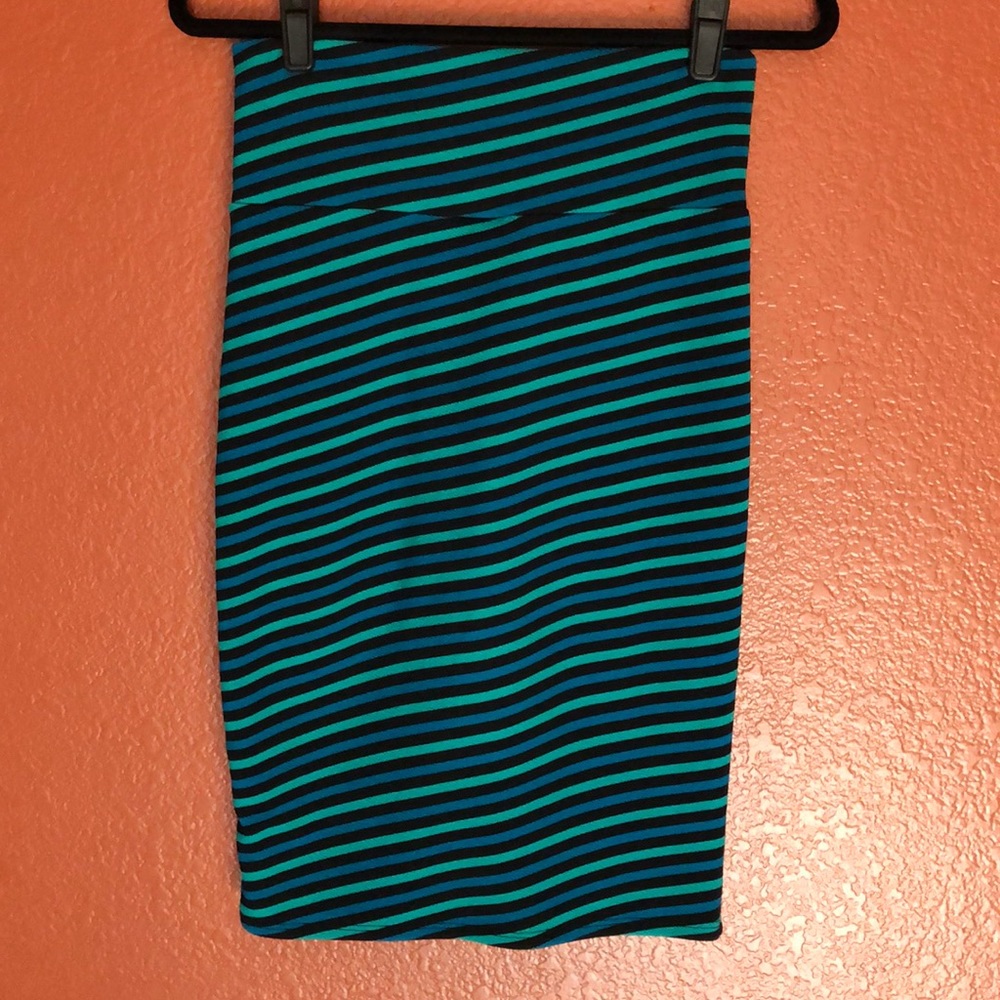 Clearance •LuLaRoe XS Cassie skirt green/black